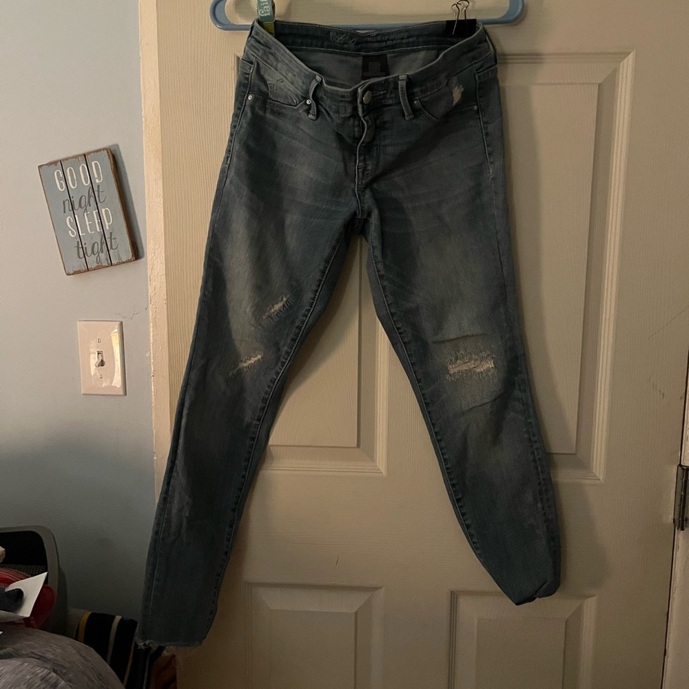 Massimo distressed jeans, great condition